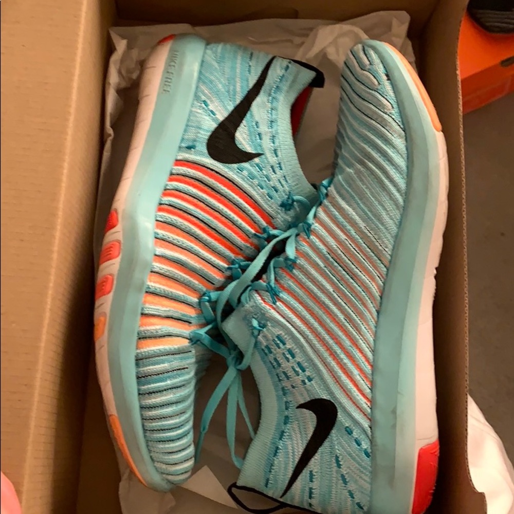 Nike free transform flyknit